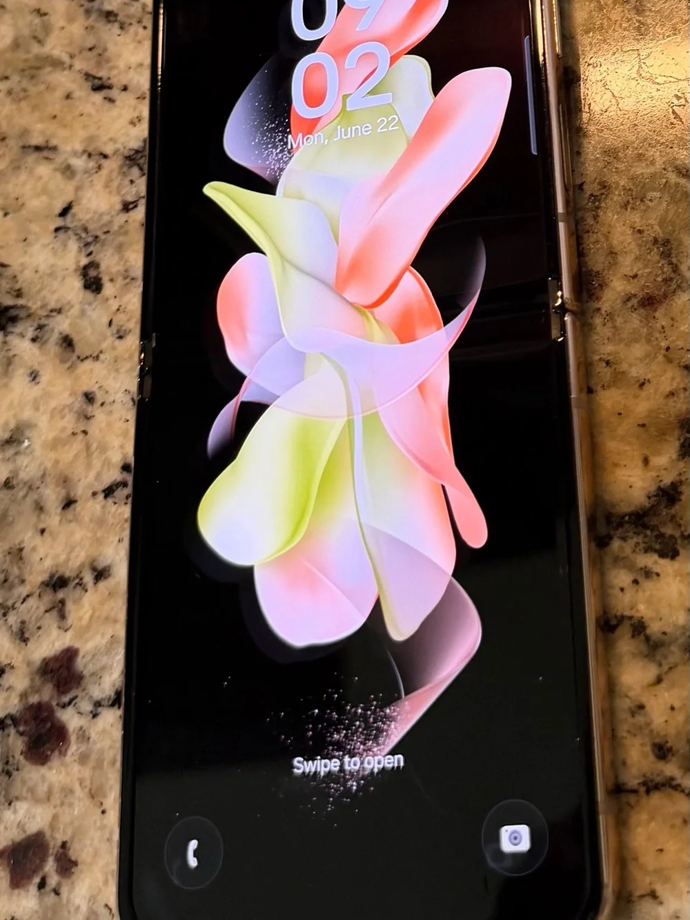 Samsung flip 4 256 gb in pink gold Foldable phone